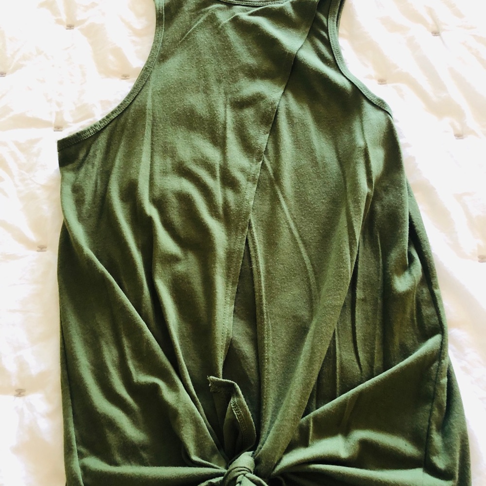 Barbella tie knot top